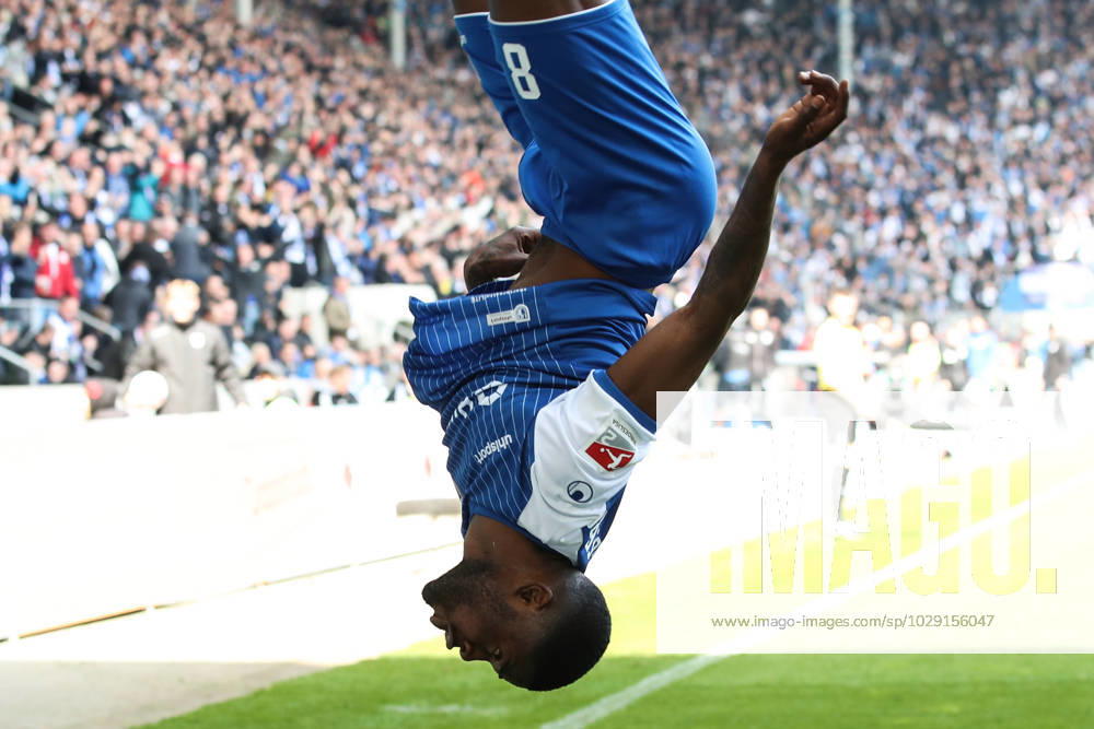 Torjubel - Torschütze Moritz Broni Kwarteng (1. FC Magdeburg,8) trifft zum 1-0 - 2. Fußball Bundesliga Saison 2022-2023 1. FC Magdeburg vs. Hamburger SV in der MDCC Arena in Magdeburg - Aktion,Fußball,Mann,Männer,Deutschland