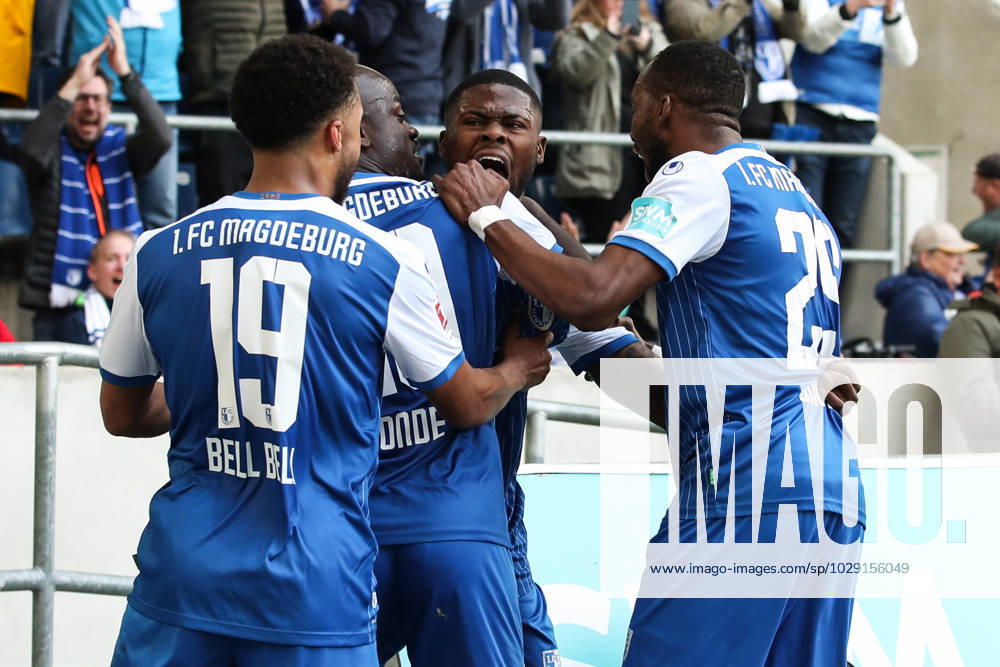 Torjubel - Torschütze Moritz Broni Kwarteng (1. FC Magdeburg,8) trifft zum 1-0 - 2. Fußball Bundesliga Saison 2022-2023 1. FC Magdeburg vs. Hamburger SV in der MDCC Arena in Magdeburg - Aktion,Fußball,Mann,Männer,Deutschland