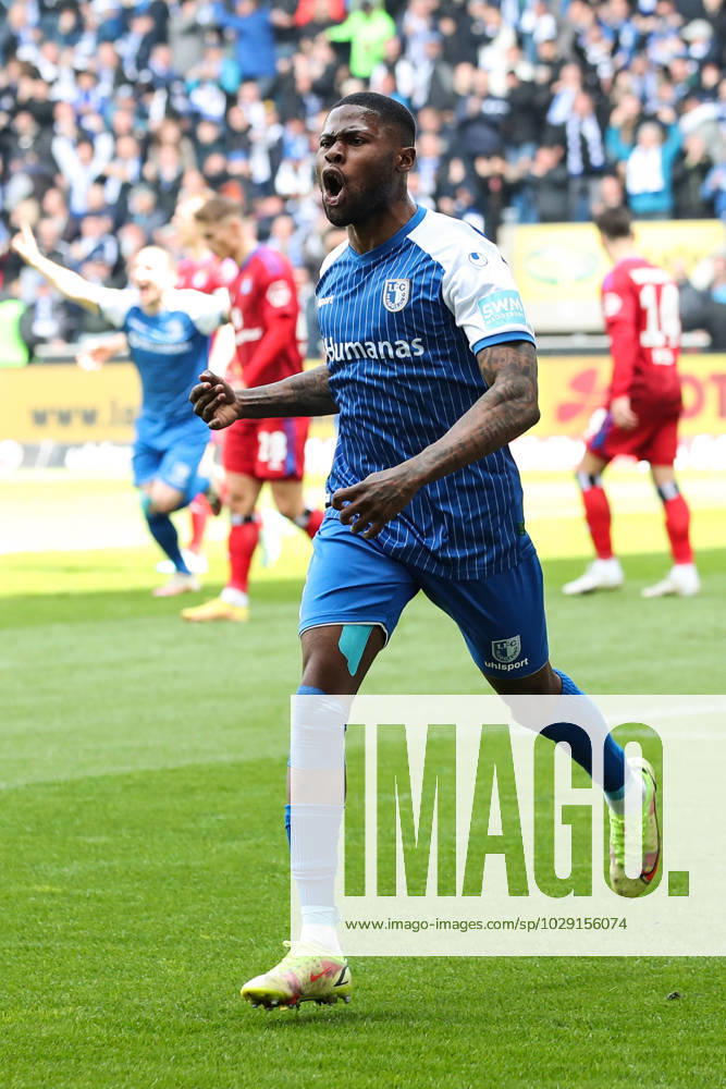Torjubel - Torschütze Moritz Broni Kwarteng (1. FC Magdeburg,8) trifft zum 1-0 - 2. Fußball Bundesliga Saison 2022-2023 1. FC Magdeburg vs. Hamburger SV in der MDCC Arena in Magdeburg - Aktion,Fußball,Mann,Männer,Deutschland
