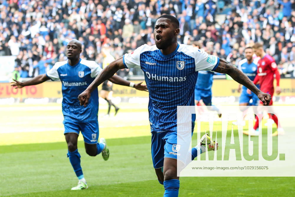 Torjubel - Torschütze Moritz Broni Kwarteng (1. FC Magdeburg,8) trifft zum 1-0 - 2. Fußball Bundesliga Saison 2022-2023 1. FC Magdeburg vs. Hamburger SV in der MDCC Arena in Magdeburg - Aktion,Fußball,Mann,Männer,Deutschland