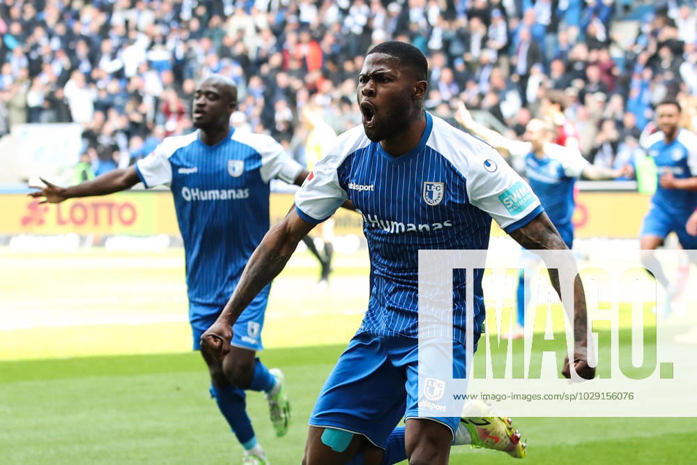 Torjubel - Torschütze Moritz Broni Kwarteng (1. FC Magdeburg,8) trifft zum 1-0 - 2. Fußball Bundesliga Saison 2022-2023 1. FC Magdeburg vs. Hamburger SV in der MDCC Arena in Magdeburg - Aktion,Fußball,Mann,Männer,Deutschland