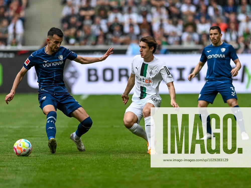 Florian Neuhaus (Borussia Moenchengladbach, 32) laesst den Ball klatschen, bevor Erhan Masovic (VfL Bochum, 04) eingreifen kann. Dahinter Kevon Stoeger (VfL Bochum, 07). Borussia Moenchengladbach vs. VfL Bochum, Fussball, Bundesliga, 31. Spieltag, Saison 2022 2023, 06.05.2023 DFB DFL Regulations prohibit any use of Photographs as image sequences and or quasi-video Borussia Moenchengladbach vs. VfL Bochum, Fussball, Bundesliga, 31. Spieltag, Saison 2022 2023, 06.05.2023 Moenchengladbach