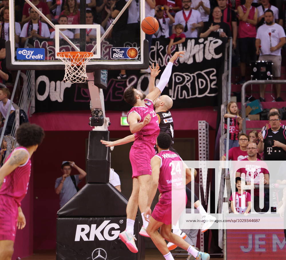 Leon Kratzer Telekom Baskets Bonn vs. ratiopharm ulm Foto: Jörn Wolter