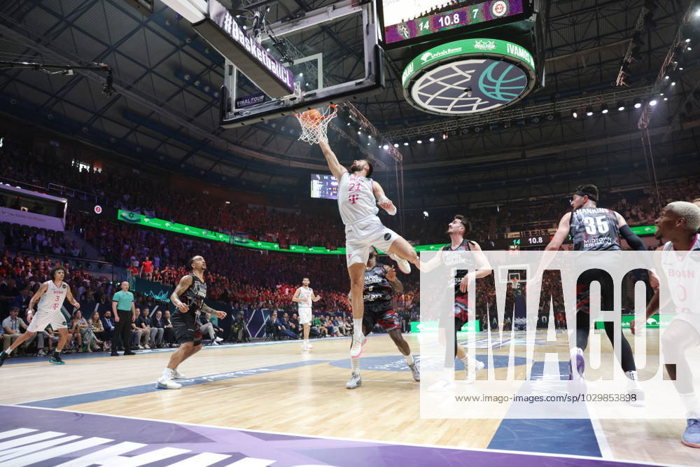 Leon Kratzer Telekom Baskets Bonn vs. Hapoel Jerusalem Basketball Champions League BCL Final Four - Finale Foto: Jörn Wolter