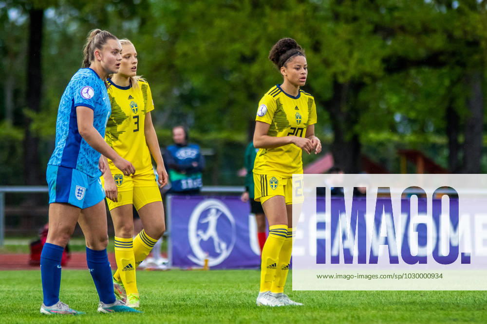 Smilla Holmberg and Felicia Schröder of Sweden during the 2023 UEFA Women s Under-17 Championship match between Sweden and England on May 17, 2023 in Tartu. Photo: Renate-Ly Mehevets BILDBYRAN kod XZ XZ0116 fotboll football soccer fotball under-17 european championships sweden - england bbeng