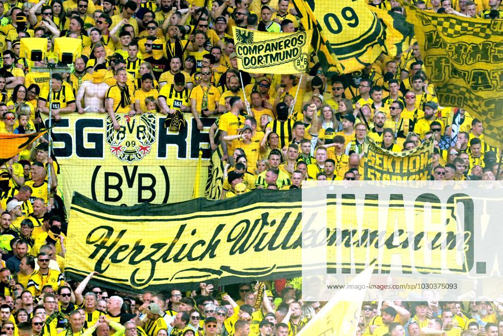 DORTMUND - Borussia Dortmund supporters ahead of the Bundesliga match between Borussia Dortmund and 1 FSV Mainz 05 at the Signal Iduna Park on May 27, 2023 in Dortmund, Germany. AP Dutch Height Bundesliga 2022 2023 ANPxSportx xGerritxvanxKeulenxIVx 470317322 originalFilename: 470317322