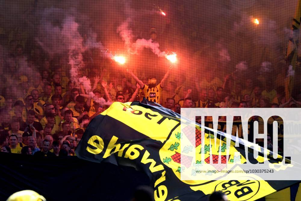 DORTMUND - Borussia Dortmund supporters ahead of the Bundesliga match between Borussia Dortmund and 1 FSV Mainz 05 at the Signal Iduna Park on May 27, 2023 in Dortmund, Germany. AP Dutch Height Bundesliga 2022 2023 ANPxSportx xGerritxvanxKeulenxIVx 470317433 originalFilename: 470317433