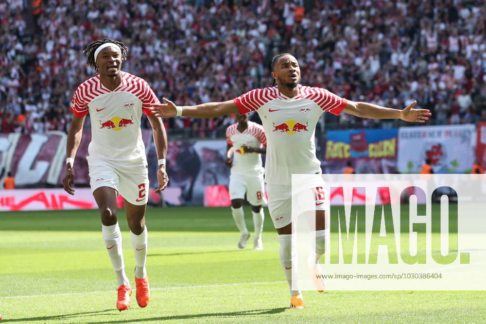 Torjubel - Torschütze Christopher Nkunku (RB Leipzig,18) trifft zum 2-0 - 1. Fussball Bundesliga Saison 2022-2023 Punktspiel RB Leipzig vs. FC Schalke 04 in der Red Bull Arena in Leipzig - Aktion,Fussball,Deutschland,Mann,Männer