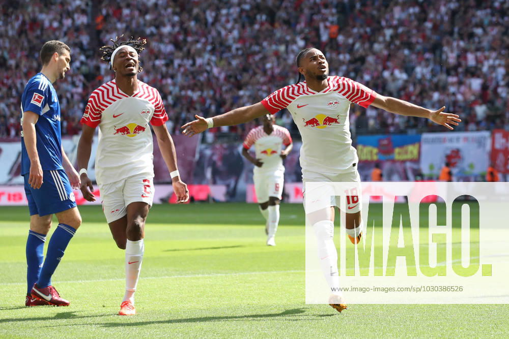 Torjubel - Torschütze Christopher Nkunku (RB Leipzig,18) trifft zum 2-0 - 1. Fussball Bundesliga Saison 2022-2023 Punktspiel RB Leipzig vs. FC Schalke 04 in der Red Bull Arena in Leipzig - Aktion,Fussball,Deutschland,Mann,Männer