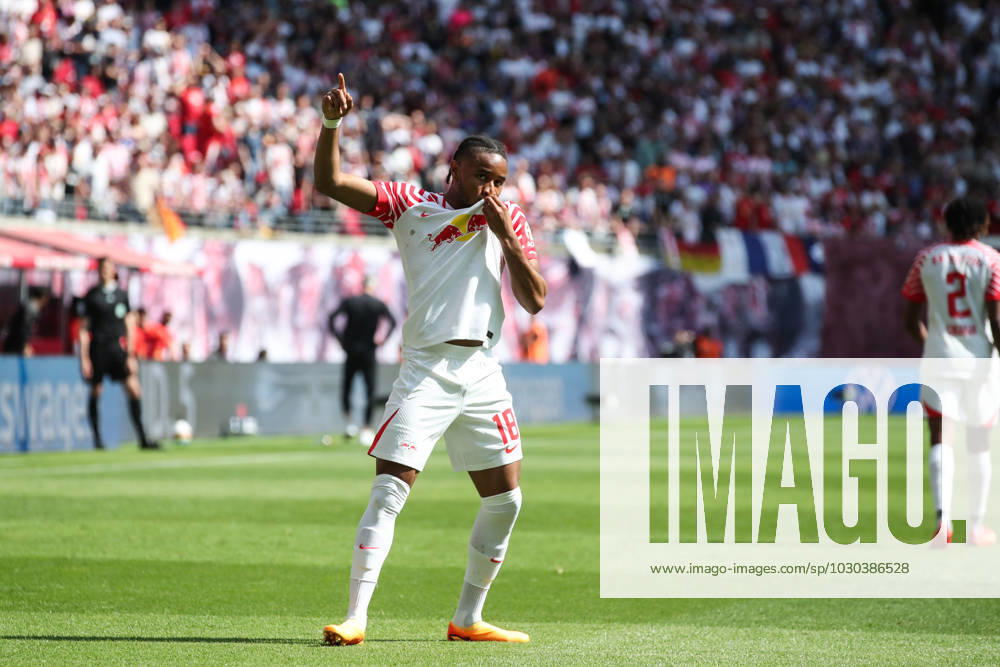 Torjubel - Torschütze Christopher Nkunku (RB Leipzig,18) trifft zum 2-0 - 1. Fussball Bundesliga Saison 2022-2023 Punktspiel RB Leipzig vs. FC Schalke 04 in der Red Bull Arena in Leipzig - Aktion,Fussball,Deutschland,Mann,Männer