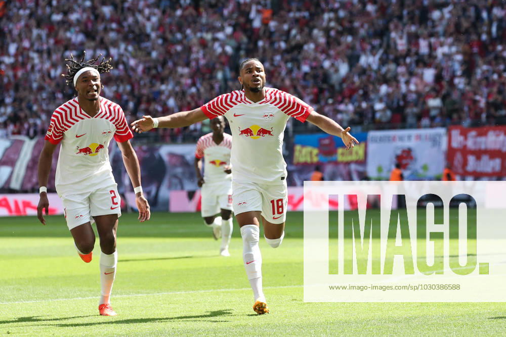 Torjubel - Torschütze Christopher Nkunku (RB Leipzig,18) trifft zum 2-0 - 1. Fussball Bundesliga Saison 2022-2023 Punktspiel RB Leipzig vs. FC Schalke 04 in der Red Bull Arena in Leipzig - Aktion,Fussball,Deutschland,Mann,Männer