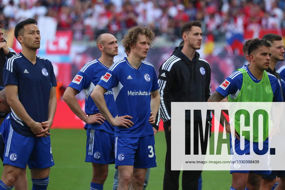 Fussball 1.Bundesliga, RB Leipzig - FC Schalke 04, v.l. Alex Kral (Schalke, 30) enttaeuscht, schaut enttaeuscht, niedergeschlagen, disappointed Leipzig