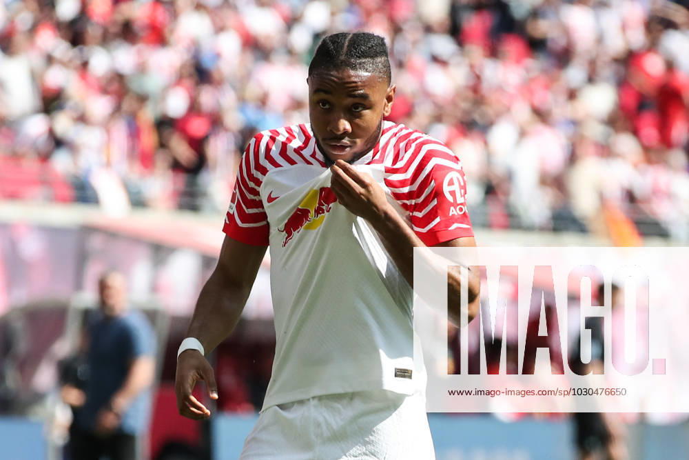 Torjubel - Torschütze Christopher Nkunku (RB Leipzig,18) trifft zum 2-0 - 1. Fussball Bundesliga Saison 2022-2023 Punktspiel RB Leipzig vs. FC Schalke 04 in der Red Bull Arena in Leipzig - Aktion,Fussball,Deutschland,Mann,Männer
