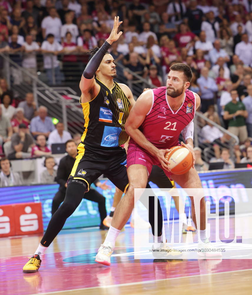 Leon Kratzer Telekom Baskets Bonn vs. MHP RIESEN Ludwigsburg , Playoffs Halbfinale Spiel 1