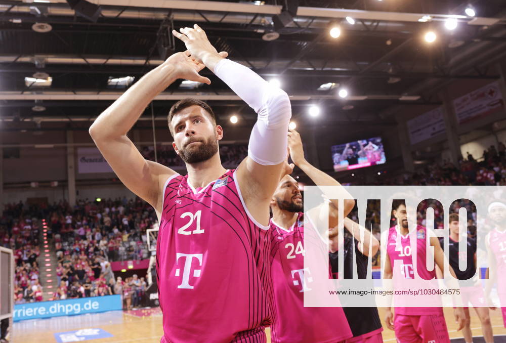 Leon Kratzer Telekom Baskets Bonn vs. MHP RIESEN Ludwigsburg , Playoffs Halbfinale Spiel 1