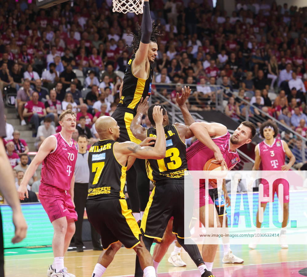 Leon Kratzer Telekom Baskets Bonn vs. MHP RIESEN Ludwigsburg , Playoffs Halbfinale Spiel 2