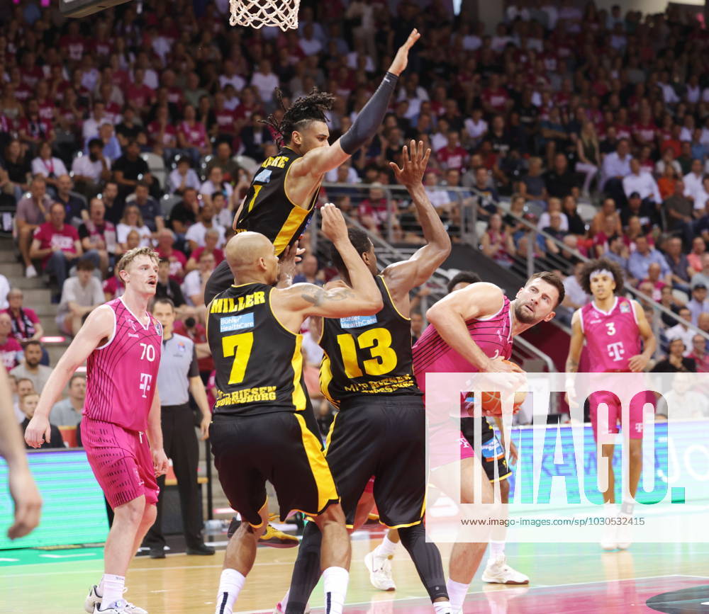 Leon Kratzer Telekom Baskets Bonn vs. MHP RIESEN Ludwigsburg , Playoffs Halbfinale Spiel 2