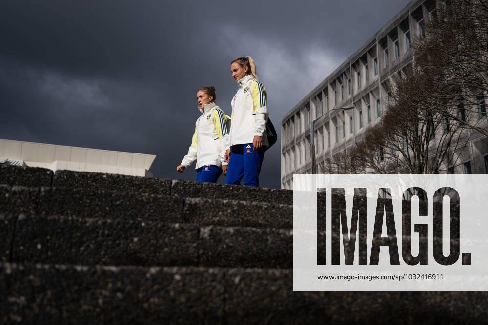 Filippa Angeldahl and Nathalie Björn of the Swedish women?s national football team ahead of a training session during the FIFA Women s World Cup match on July 25, 2023 in Upper Hutt. Photo: Mathias Bergeld BILDBYRAN kod MB MB0642 fotboll football soccer fotball fotbolls-vm världsmästerskap vm fifa womens world cup träning practice training sverige a sweden 6 dam bbeng
