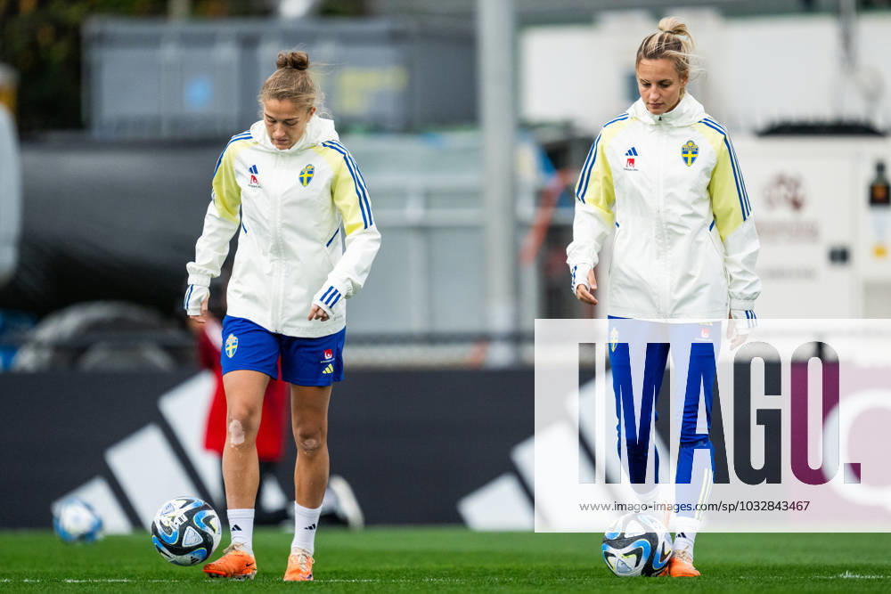 Filippa Angeldahl and Nathalie Björn of the Swedish women s national football team at a training session during the FIFA Women s World Cup on August 4, 2023 in Melbourne. Photo: Mathias Bergeld BILDBYRAN kod MB MB0666 fotboll football soccer fotball fotbolls-vm världsmästerskap vm fifa womens world cup träning practice training sverige a sweden 16 dam bbeng