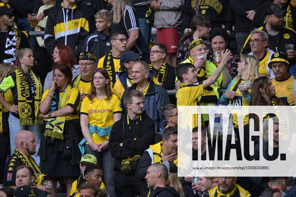 DORTMUND - Borussia Dortmund supporters during the friendly match between Borussia Dortmund and Ajax Amsterdam at Signal Iduna Park on August 6, 2023 in Dortmund, Germany. AP Dutch Height Pre-Season Friendly 2023 2024 ANPxSportx xGerritxvanxKeulenxIVx 475201239 originalFilename: 475201239