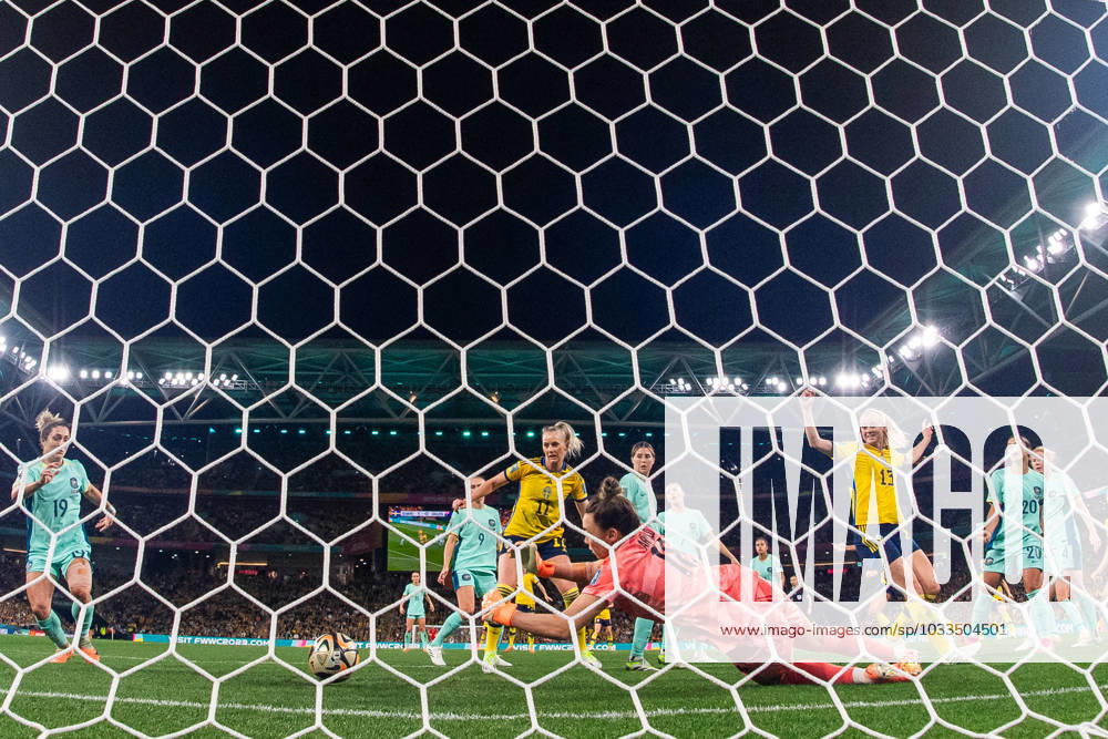 Stina Blackstenius and Amanda Ilestedt of Sweden in front of goalkeeper Mackenzie Arnold of Australia during the FIFA Women s World Cup bronze medal match between Sweden and Australia on August 19, 2023 in Brisbane. Photo: Mathias Bergeld BILDBYRAN kod MB MB0705 fotboll football soccer fotball fotbolls-vm världsmästerskap vm fifa womens world cup bronsmatch bronze medal game sverige a sweden australien australia 31 dam bbeng fotball vm verdensmesterskap kvinner women sverige