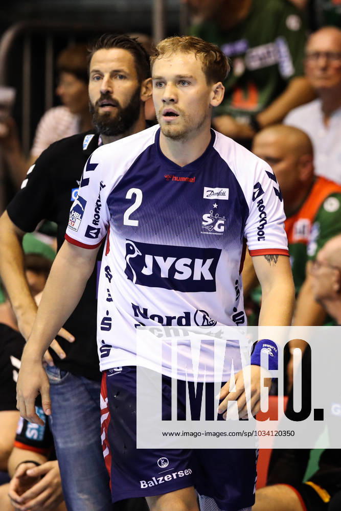 Simon Pytlick (SG Flensburg Handewitt,2) und Trainer Bennet Wiegert (SC Magdeburg) - Handball Bundesliga Saison 2023-2024 SC Magdeburg vs. SG Flensburg-Handewitt in der GETEC Arena in Magdeburg - Freisteller,Einzelbild,Aktion,Handball,Deutschland