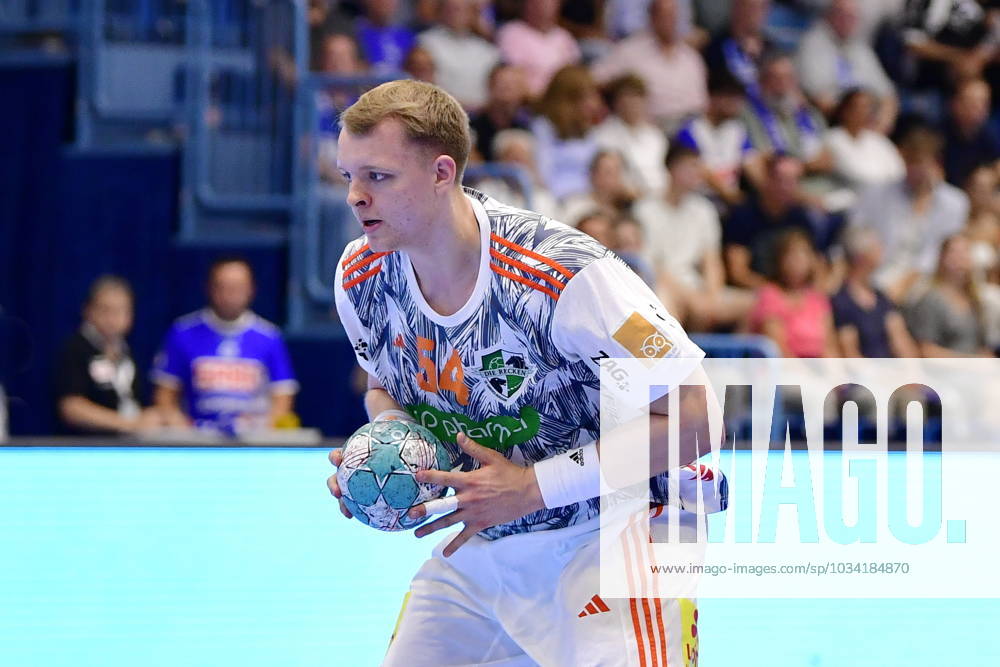 Justus Fischer (TSV Hannover-Burgdorf 54) Handball, 1 Bundesliga, 3. Spieltag, VfL Gummersbach vs. TSV Hannover-Burgdorf, Schwalbe Arena Gummersbach, 08.09.2023 Handball, 1 Bundesliga, 3. Spieltag, VfL Gummersbach vs. TSV Hannover-Burgdorf, Schwalbe Arena Gummersbach, 08.09.2023 Gummersbach