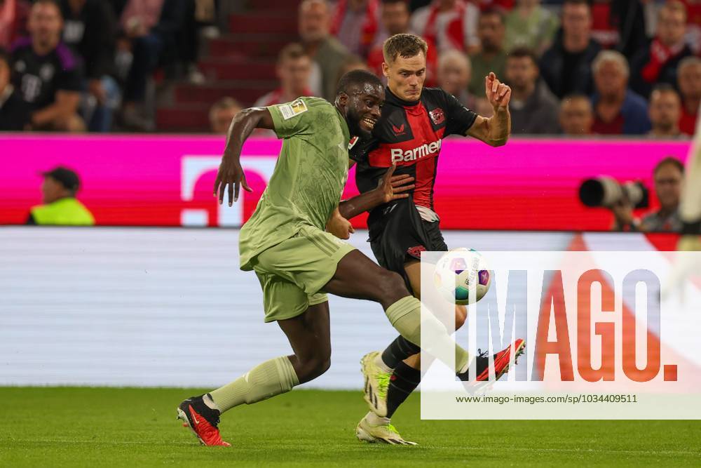 Im Zweikampf, Aktion, mit Dayot Upamecano 2 (FC Bayern Muenchen), Florian Wirtz 10 (Bayer 04 Leverkusen), FC Bayern Muenchen vs. Bayer 04 Leverkusen, Fussball, 1. Bundesliga, 4. Spieltag, 15.09.2023 DFB regulations prohibit any use of photographs as image sequences and or quasi-video Muenchen Bayern Deutschland