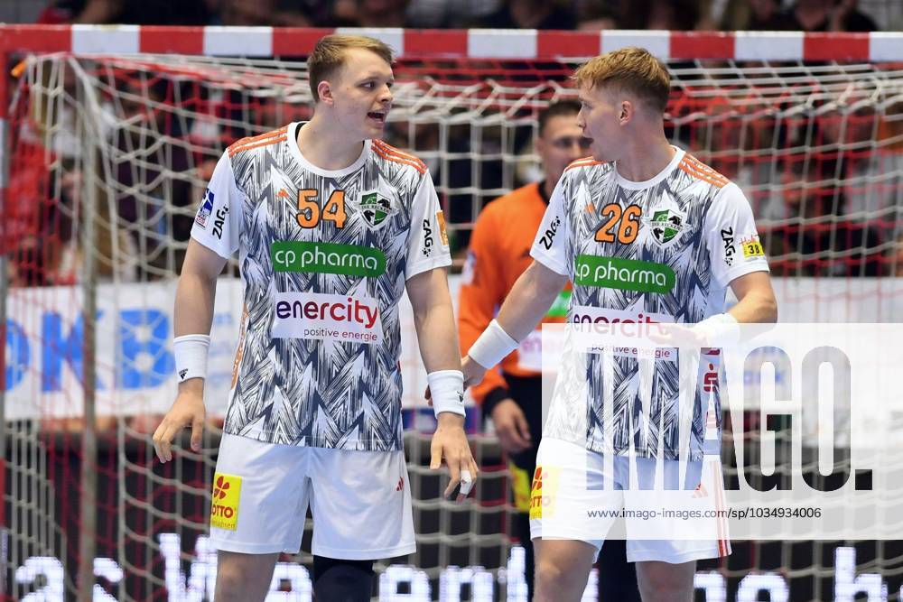Justus Fischer (TSV Hannover-Burgdorf 54) und Jonathan Edvardsson (TSV Hannover-Burgdorf 26) (R) , GER, MT Melsungen - TSV Hannover-Burgdorf, Handball, 1. Bundesliga Maenner 5. Spieltag, 29.09.2023, GER, MT Melsungen - TSV Hannover-Burgdorf, Handball, 1. Bundesliga Maenner, 5. Spieltag, 29.09.2023 Kassel