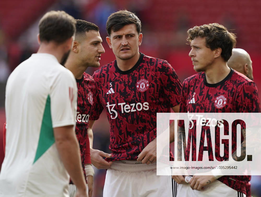 MANCHESTER, ENGLAND, 7th October 2023. Harry Maguire of Manchester United, ManU warms up before the Premier League match at Old Trafford, MANCHESTER. Picture credit should read: Andrew Yates Sportimage . SPI-2635-0005