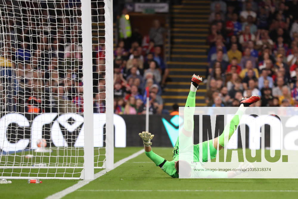 Crystal Palace v Nottingham Forest 07 October 2023, London - Premier League Football - Crystal Palace v Nottingham Forest - Crystal Palace goalkeeper Sam Johnstone - Photo: Jacques Feeney Offside. London UK