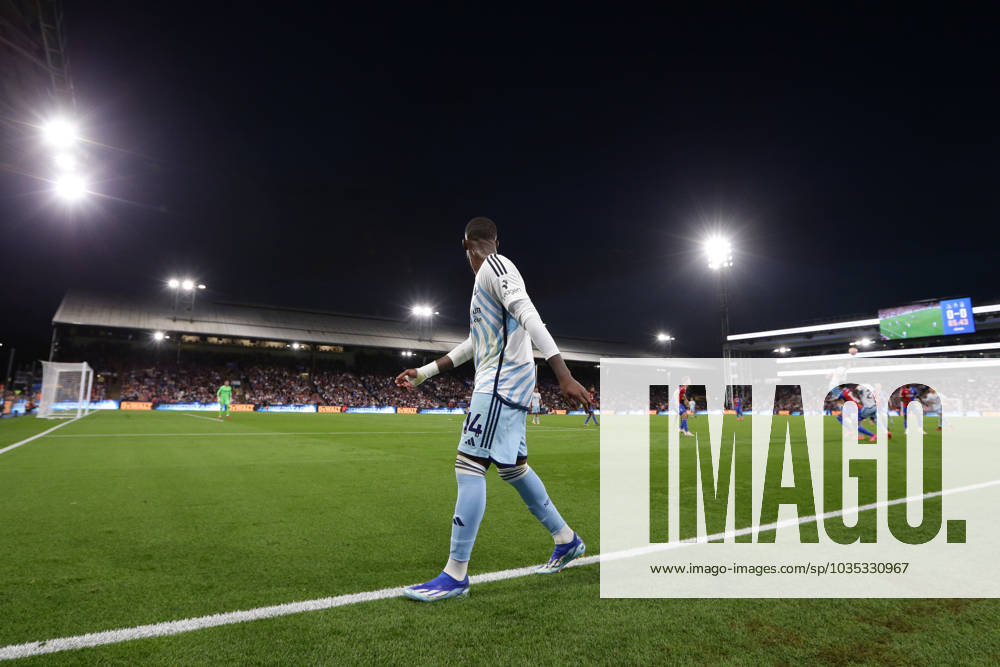 Crystal Palace v Nottingham Forest 07 October 2023, London - Premier League Football - Crystal Palace v Nottingham Forest - Callum Hudson-Odoi of Nottingham Forest walks round the pitch after being substituted - Photo: Jacques Feeney Offside. London UK