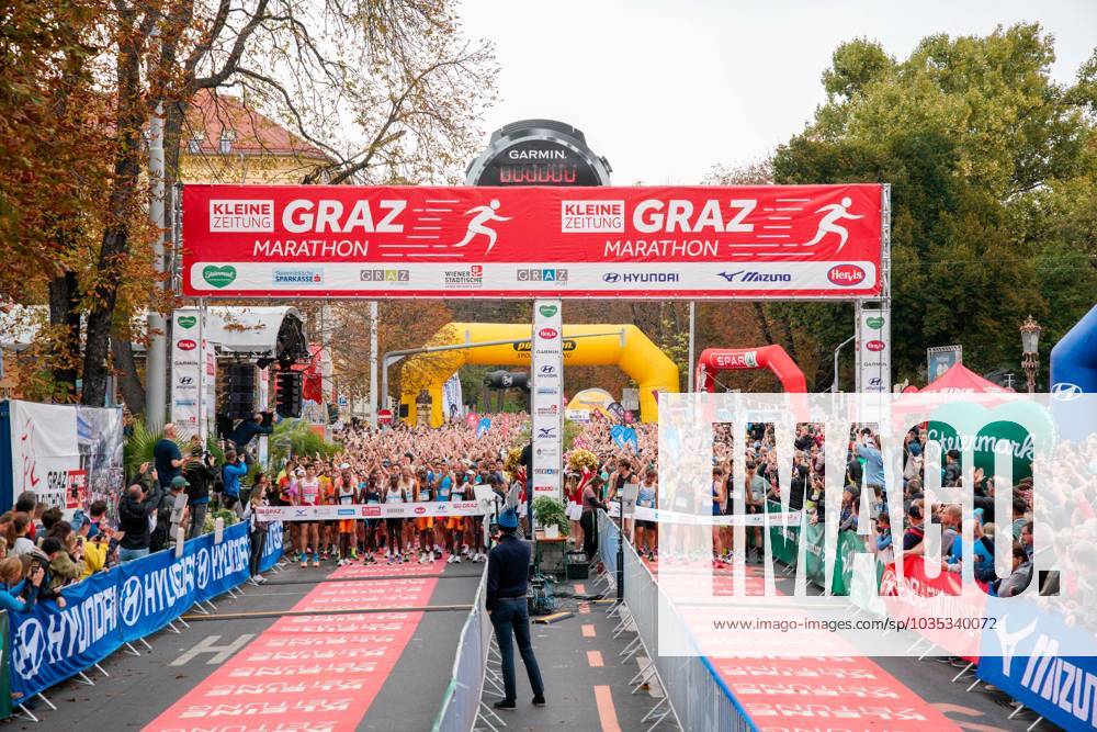 RUNNING - Graz Marathon 2023 GRAZ,AUSTRIA,08.OCT.23 - RUNNING - Graz Marathon. Image shows an overview with participants. GEPAxpictures xJohannesxFriedl