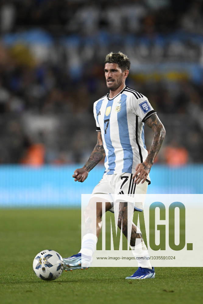 Rodrigo De Paul of Argentina control ball during the FIFA World Cup, WM, Weltmeisterschaft, Fussball 2026 Qualifier match between Argentina and Paraguay at Estadio Mas Monumental Antonio Vespucio Liberti on October 12, 2023 in Buenos Aires, Arg Argentina v Paraguay : FIFA World Cup 2026 Qualifier match