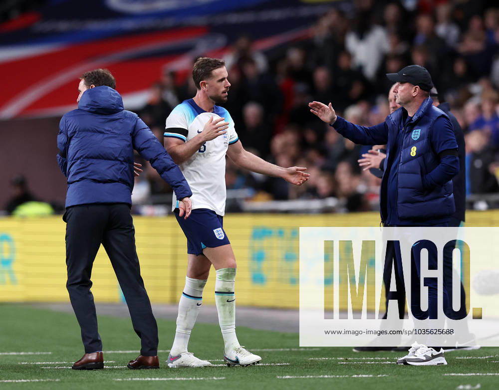 London, England, 13th October 2023. Jordan Henderson of England gets substituted by Gareth Southgate manager of England during the International Friendly, Länderspiel, Nationalmannschaft match at Wembley Stadium, London. Picture credit should read: David Klein Sportimage . SPI-2645-0117
