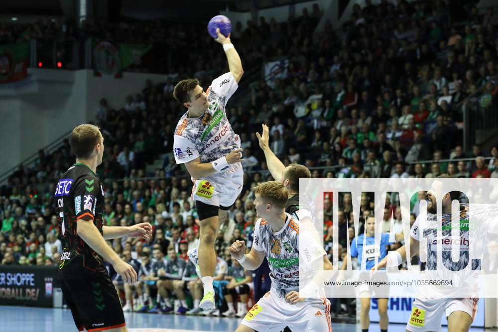 Renars Uscins (TSV Hannover-Burgdorf,10) - Handball Bundesliga Saison 2023-2024 SC Magdeburg vs. TSV Hannover-Burgdorf in der GETEC Arena in Magdeburg - Aktion,Handball,Deutschland