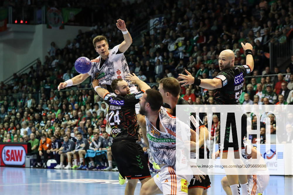 Renars Uscins (TSV Hannover-Burgdorf,10) - Handball Bundesliga Saison 2023-2024 SC Magdeburg vs. TSV Hannover-Burgdorf in der GETEC Arena in Magdeburg - Aktion,Handball,Deutschland