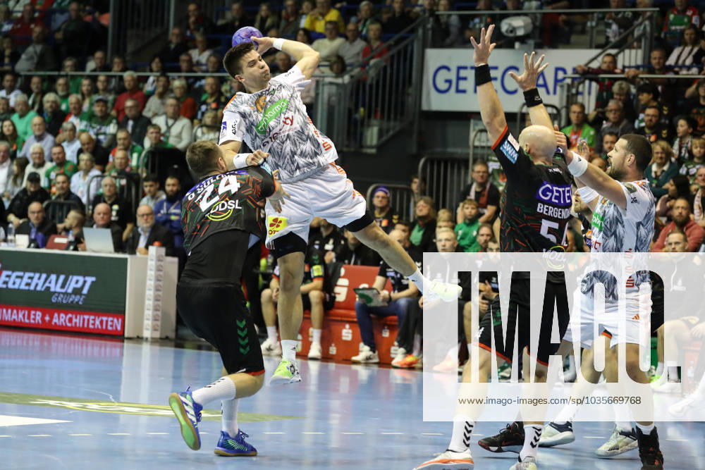 Renars Uscins (TSV Hannover-Burgdorf,10) - Handball Bundesliga Saison 2023-2024 SC Magdeburg vs. TSV Hannover-Burgdorf in der GETEC Arena in Magdeburg - Aktion,Handball,Deutschland