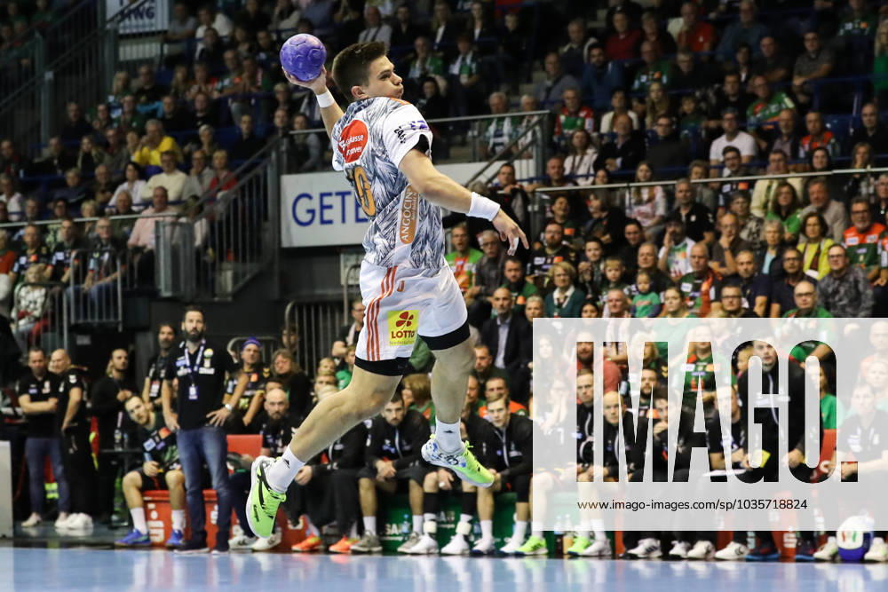 Renars Uscins (TSV Hannover-Burgdorf,10) - Handball Bundesliga Saison 2023-2024 SC Magdeburg vs. TSV Hannover-Burgdorf in der GETEC Arena in Magdeburg - Aktion,Handball,Deutschland