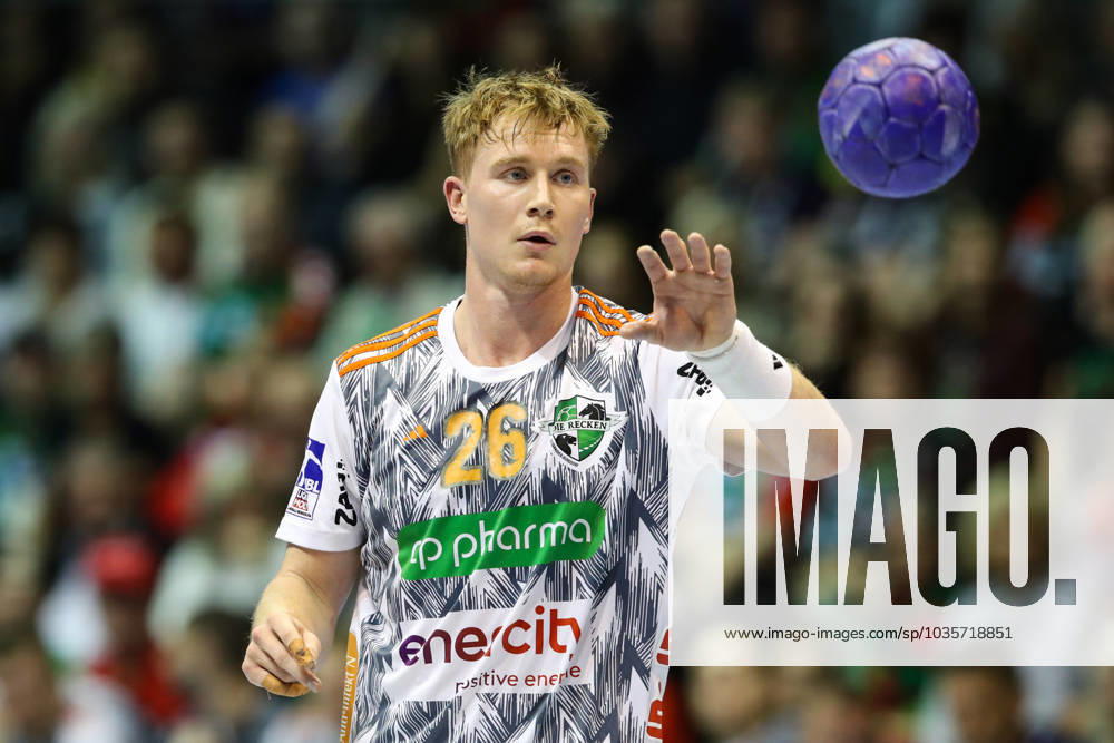 Jonathan Edvardsson (TSV Hannover-Burgdorf,26) - Handball Bundesliga Saison 2023-2024 SC Magdeburg vs. TSV Hannover-Burgdorf in der GETEC Arena in Magdeburg - Einzelbild,Aktion,Handball,Deutschland