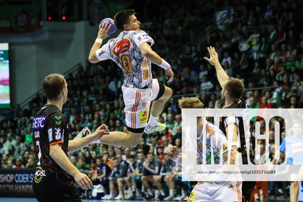 Renars Uscins (TSV Hannover-Burgdorf,10) - Handball Bundesliga Saison 2023-2024 SC Magdeburg vs. TSV Hannover-Burgdorf in der GETEC Arena in Magdeburg - Aktion,Handball,Deutschland