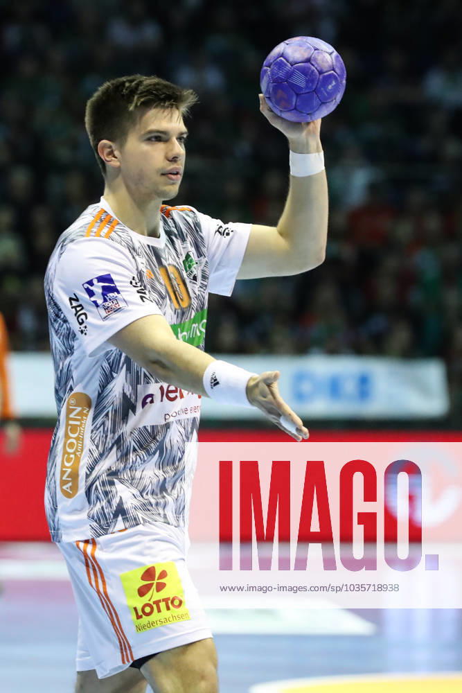 Renars Uscins (TSV Hannover-Burgdorf,10) - Handball Bundesliga Saison 2023-2024 SC Magdeburg vs. TSV Hannover-Burgdorf in der GETEC Arena in Magdeburg - Einzelbild,Aktion,Handball,Deutschland