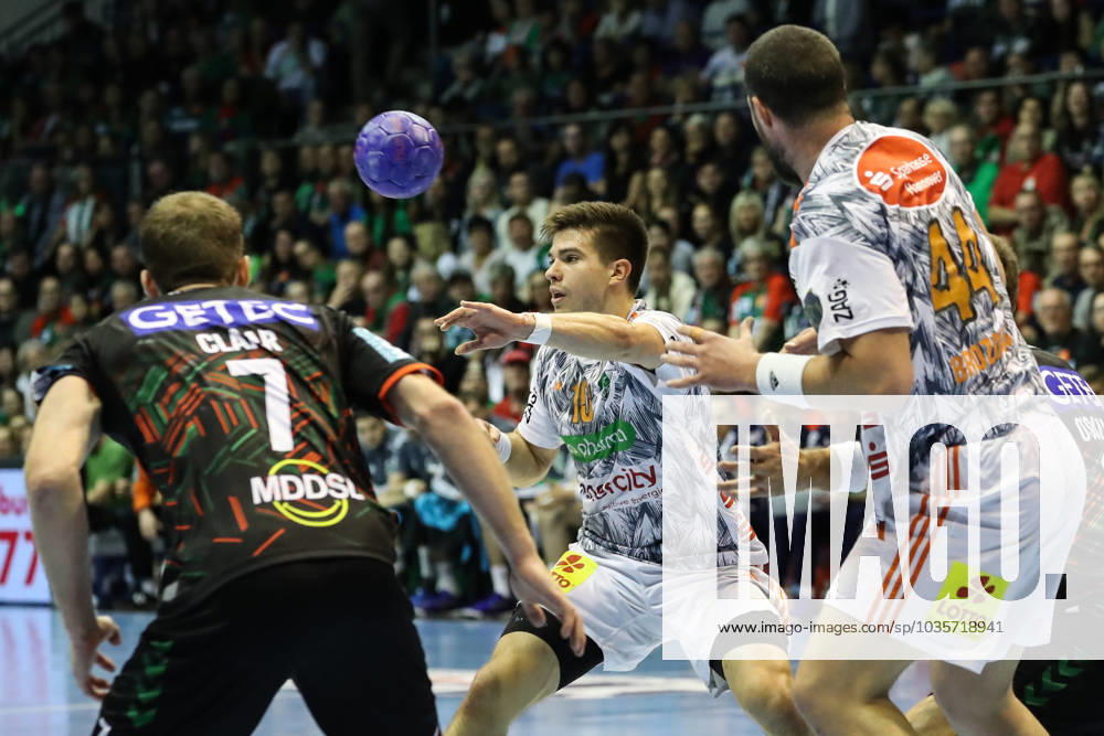 Renars Uscins (TSV Hannover-Burgdorf,10) - Handball Bundesliga Saison 2023-2024 SC Magdeburg vs. TSV Hannover-Burgdorf in der GETEC Arena in Magdeburg - Aktion,Handball,Deutschland