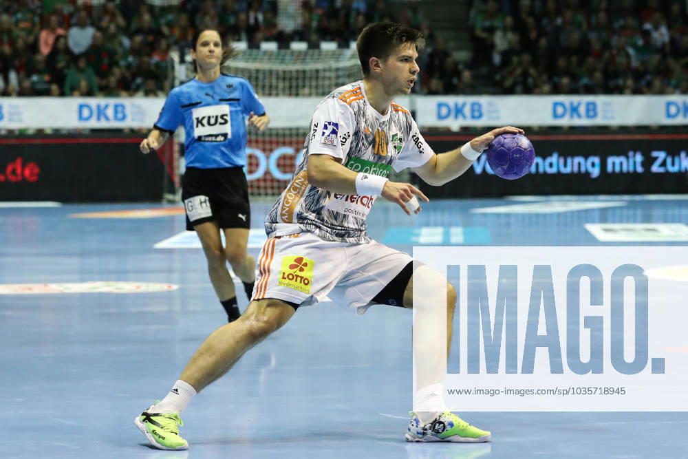 Renars Uscins (TSV Hannover-Burgdorf,10) - Handball Bundesliga Saison 2023-2024 SC Magdeburg vs. TSV Hannover-Burgdorf in der GETEC Arena in Magdeburg - Aktion,Handball,Deutschland