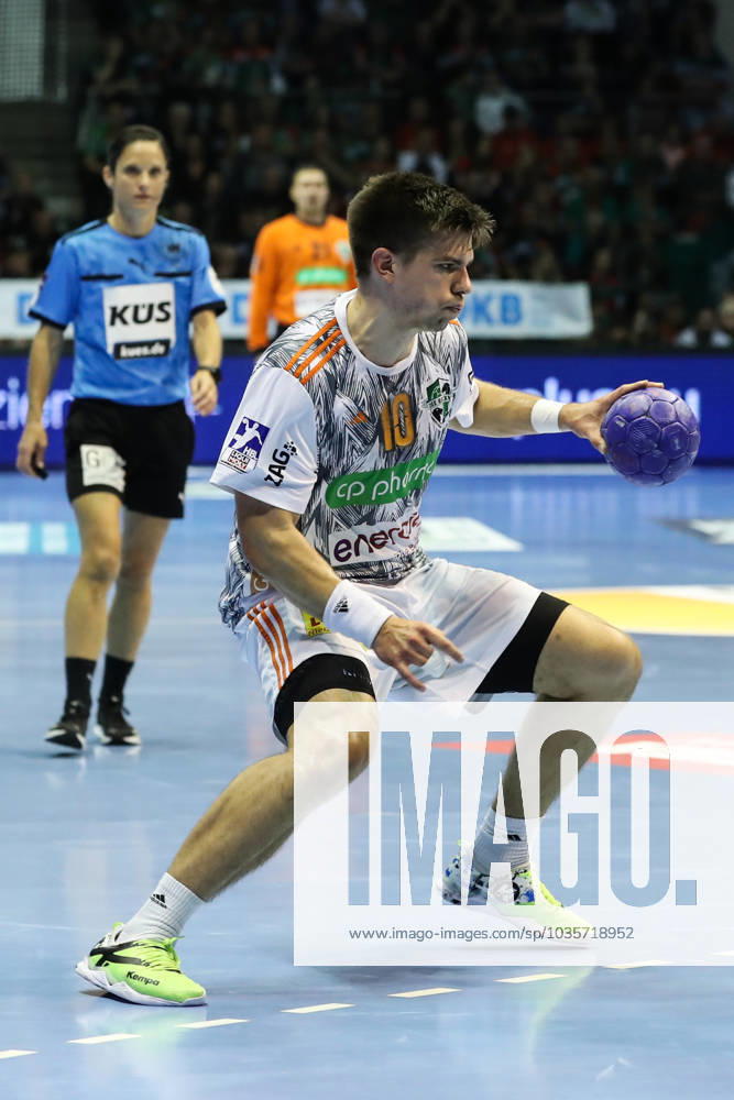 Renars Uscins (TSV Hannover-Burgdorf,10) - Handball Bundesliga Saison 2023-2024 SC Magdeburg vs. TSV Hannover-Burgdorf in der GETEC Arena in Magdeburg - Aktion,Handball,Deutschland