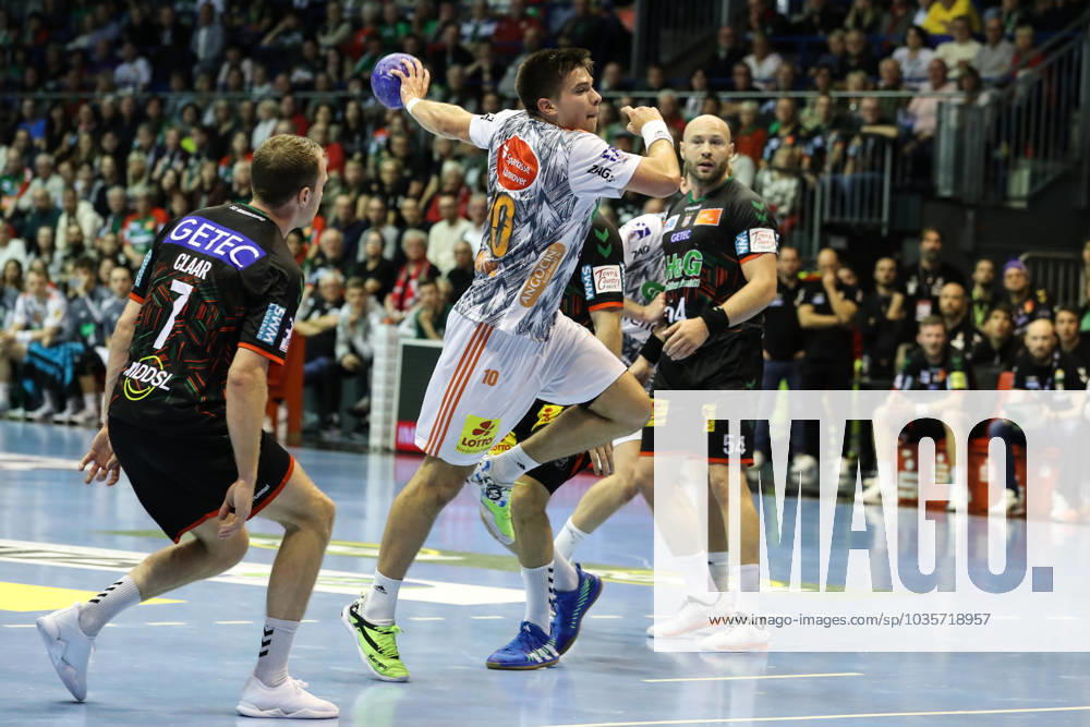 Renars Uscins (TSV Hannover-Burgdorf,10) - Handball Bundesliga Saison 2023-2024 SC Magdeburg vs. TSV Hannover-Burgdorf in der GETEC Arena in Magdeburg - Aktion,Handball,Deutschland