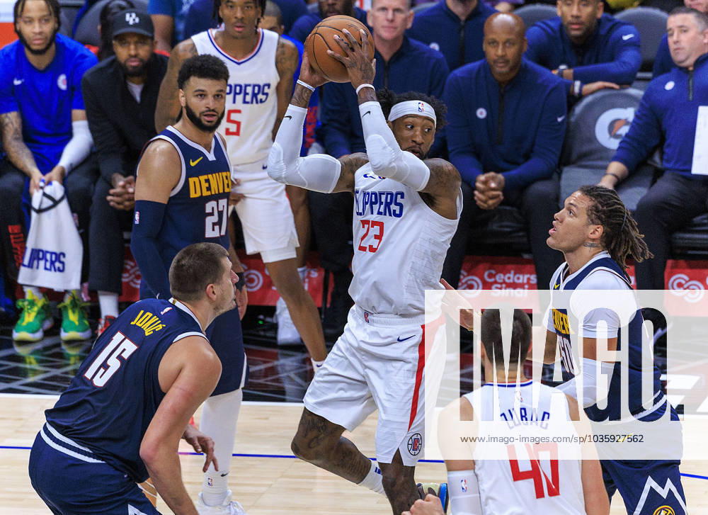 Robert Covington 23 of the Los Angeles Clippers passes the ball during their preseason NBA, Basketball Herren, USA game against the Denver Nuggets on Thursday October 19, 2023 at Crypto.com Arena in Los Angeles, California. Clippers lose to Nuggets, 90-103. ARIANA RUIZ PI Los Angeles USA - ZUMAp124 20231019_zaa_p124_025