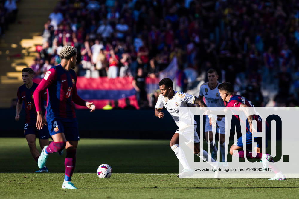 Rodrygo Goes of Real Madrid in action during the Spanish league, La Liga EA Sports, football match played between FC Barcelona, Barca and Real Madrid at Estadi Olimpic on October 28, 2023 in Barcelona, Spain. Barcelona Spain - ZUMAa181 20231028_zaa_a181_027