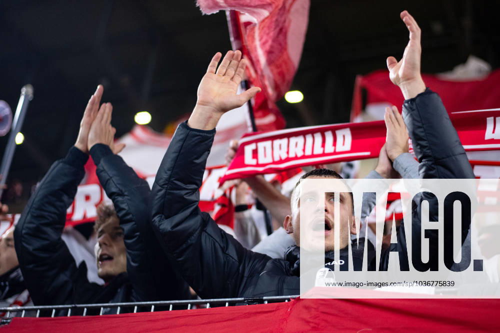 Maximilan Eggestein (SC Freiburg, 08) und Team jubeln ueber den Sieg zusammen mit den Fans und Ultras am Zaun, GER, SC Freiburg vs FK TSC Backa Topola, Fussball UEFA Europa League, Gruppe A, 4. Spieltag, Saison 2023 2024, 09.11.2023 GER, SC Freiburg vs FK TSC Backa Topola, Fussball UEFA Europa League, Gruppe A, 4. Spieltag, Saison 2023 2024, 09.11.2023 Freiburg