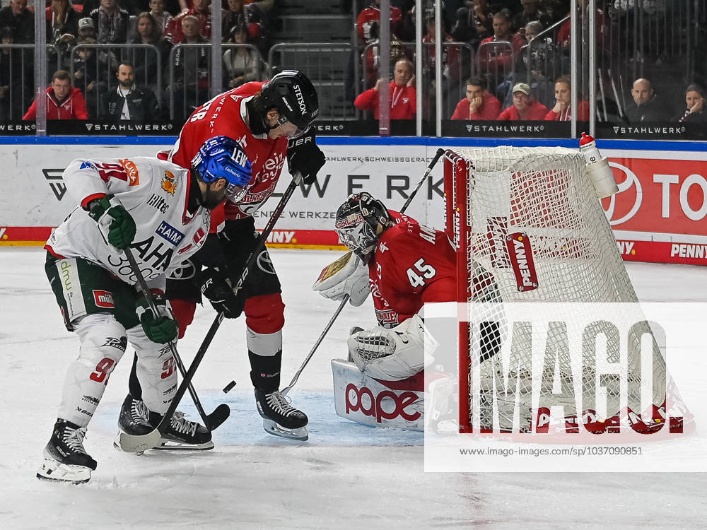Gedraenge vor dem Tor von Tobias Ancicka (Koelner Haie, 45) zwischen Simon Sezemsky (Augsburger Panther, 93) und Andrej Sustr (Koelner Haie, 29). Koelner Haie vs. Augsburger Panther, Eishockey, Penny DEL, 20. Spieltag, Saison 2023 2024, 19.11.2023 Koelner Haie vs. Augsburger Panther, Eishockey, Penny DEL, 20. Spieltag, Saison 2023 2024, 19.11.2023 Koeln